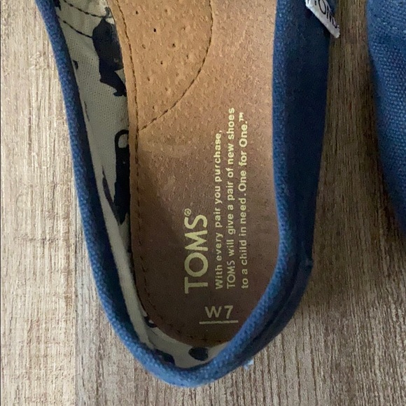 Navy Canvas Toms - Picture 5 of 6